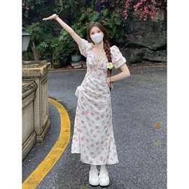 法式碎花连衣裙女2025夏季新款设计感露背系带收腰显瘦短袖茶歇裙