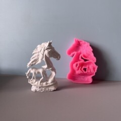 駿馬がシリカゲルの金型を飾って走っている馬のデスクトップ装飾石膏セメントの金型