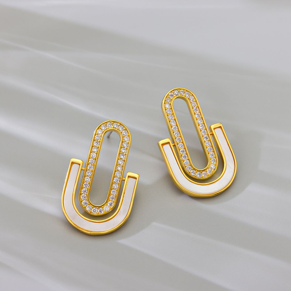 Geometric U-shaped Earrings for Women Brass Plated with 18K Real Gold Black and White Color Block Rhinestone Inlaid Architectural Style Cross-border Live Streaming Wholesale Supply