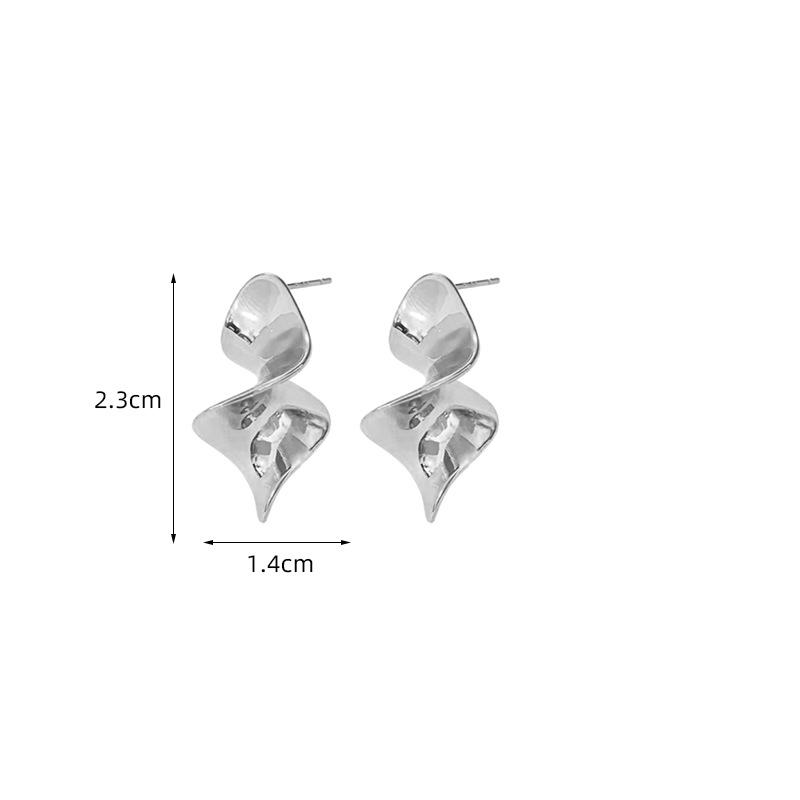 15g Weight Ear Studs Classification 1 Pair Quantity Daily, Party, Date Occasion Alloy Material Heart Shape, Bow Knot Pattern Women's Gender Plating Design Vintage Style Style 1 Pair Vintage Style Heart Shape Bow Knot Plating Alloy Ear Studs 4