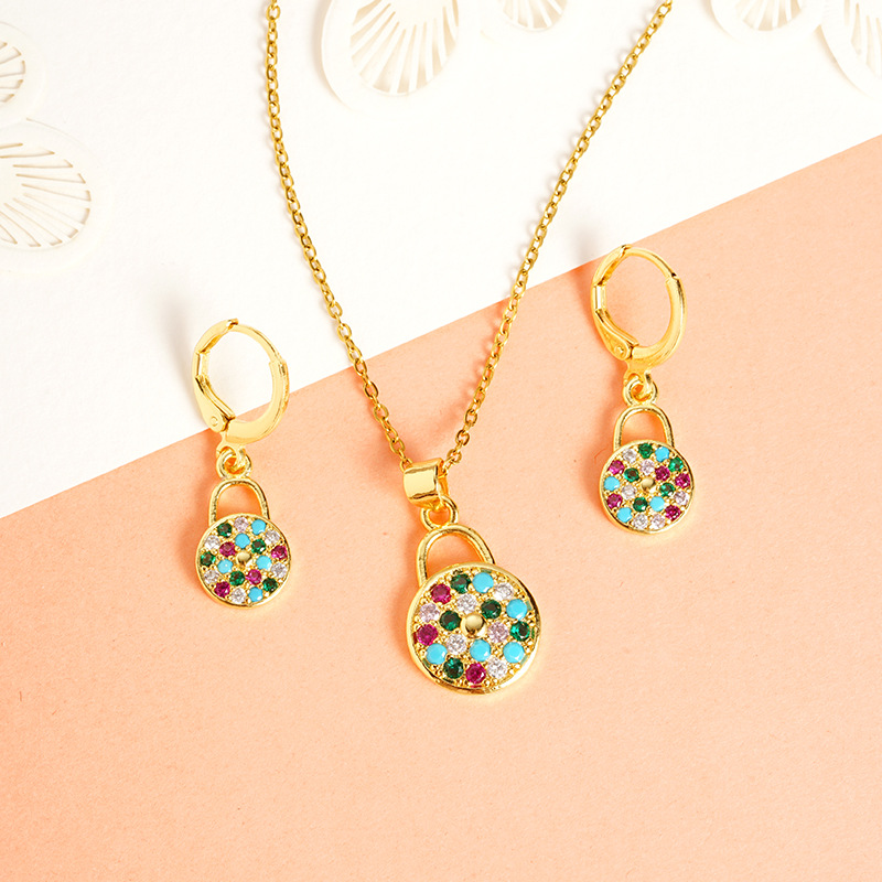 Collar de oro de arena de Vietnam para mujer con incrustaciones de circonio moda geométrica irregular cerradura redonda pendiente simple fábrica de joyería al por mayor