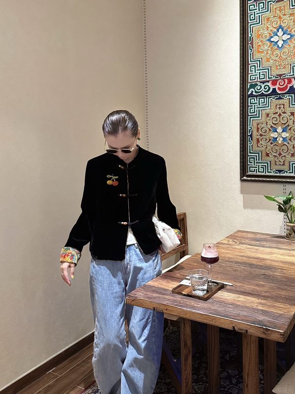 南油批发2025年秋季新款 盘扣穿珠撞色真丝丝绒外套 休闲简约时尚|undefined