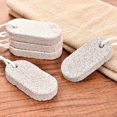 足を磨いて足の神器の楕円火山石の軽石を磨いて死んだ皮の古い繭の角質を取り除いて足の板の家庭の足のマッサージをこすります