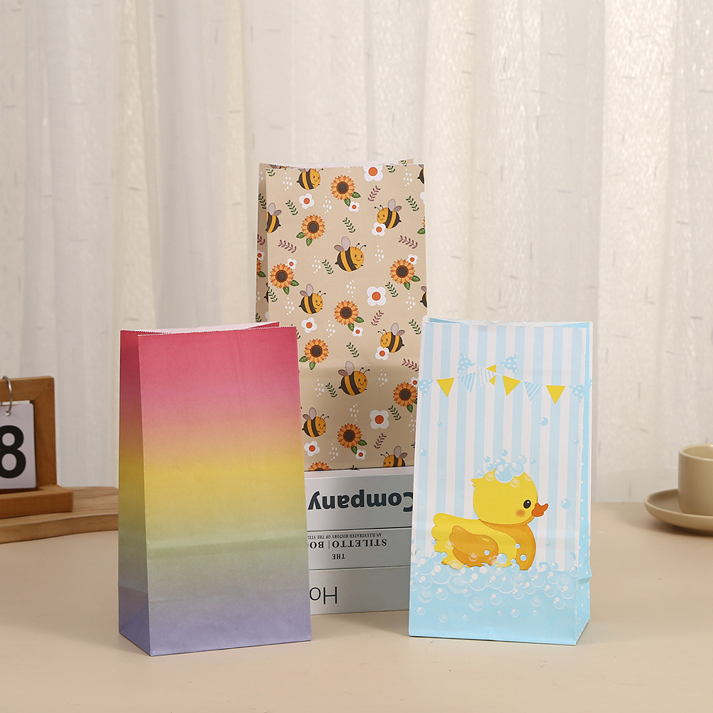 新款卡通印花牛皮纸袋 儿童节日手提礼物袋 可爱小黄鸭包装袋批发