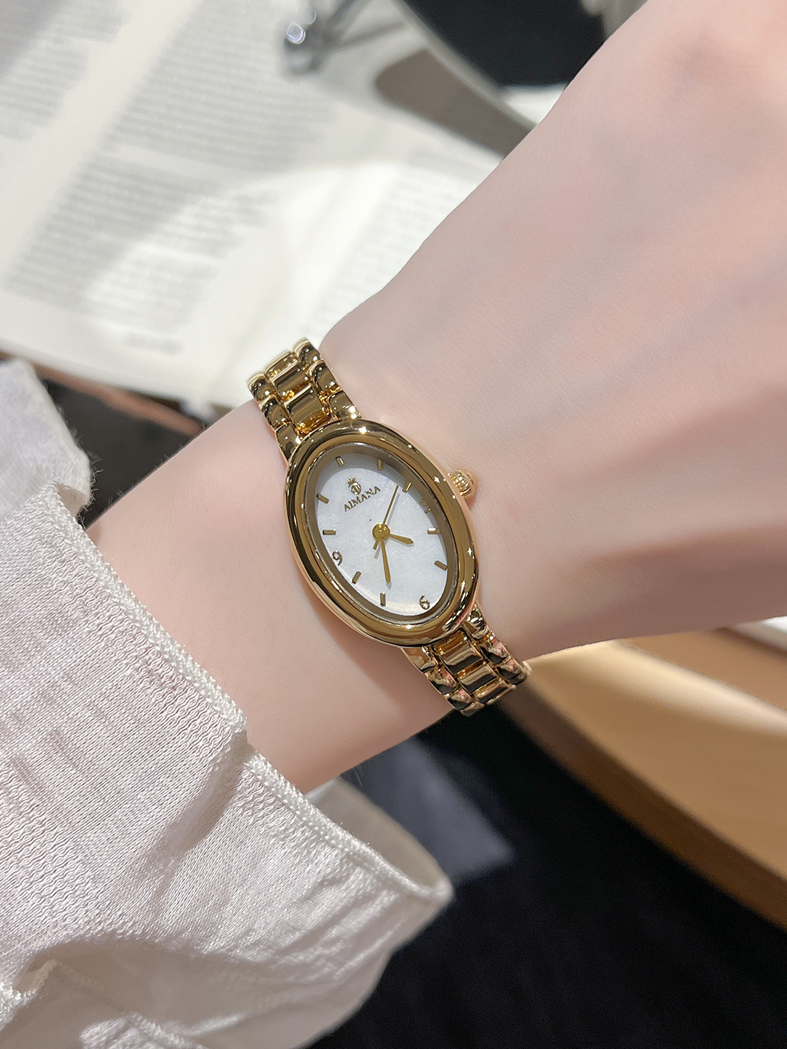 AIMANA New Pigeon Egg Dial Women's Watch Premium Elegant Luxury Temperament Wristwatch Exquisite Baguette Watch Wholesale