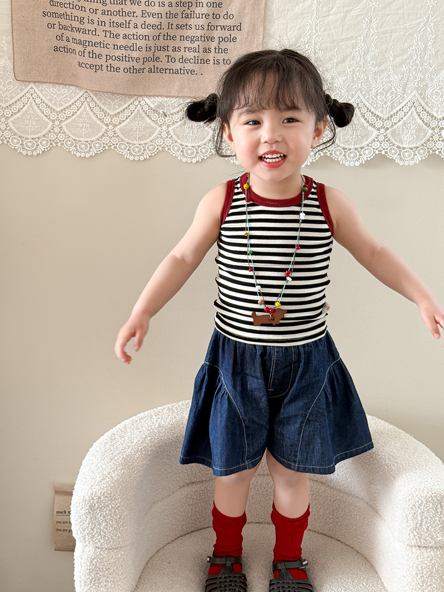 Ropa para niños de caña de pera Chaleco para niñas Verano delgado 2025 Nuevo estilo Camisola a rayas para niños Top A Ropa de bebé