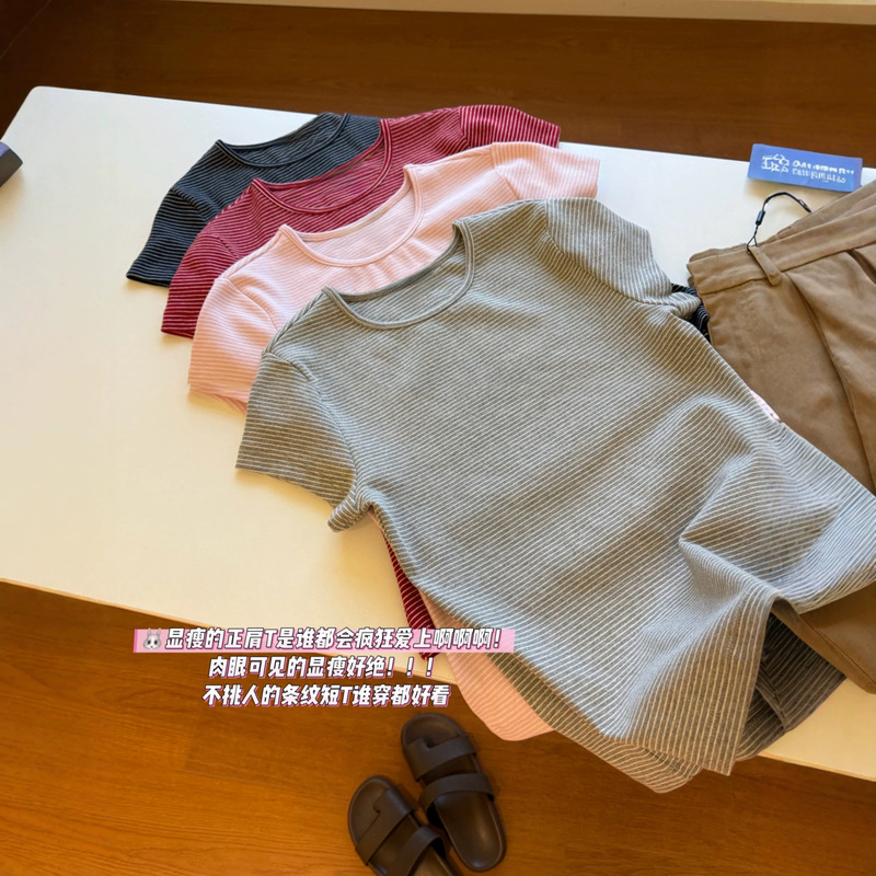 Korean-Style Simple Fine-Striped Regular-Shoulder Short-Sleeve T-Shirt for Women, Summer 2026, High-End Slim-Fit Stretch Top Korean-Style Simple Fine-Striped Regular-Shoulder Short-Sleeve T-Shirt for Women, Summer 2026, High-End Slim-Fit Stretch Top