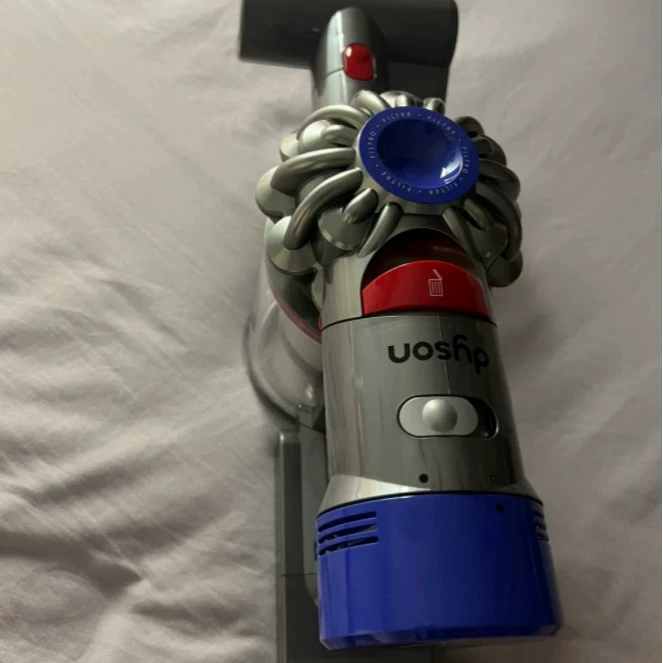 【One-piece delivery】Dyson V8Slim Fluffy Lightweight Cordless Vacuum Cleaner Vacuum and Mite Removal