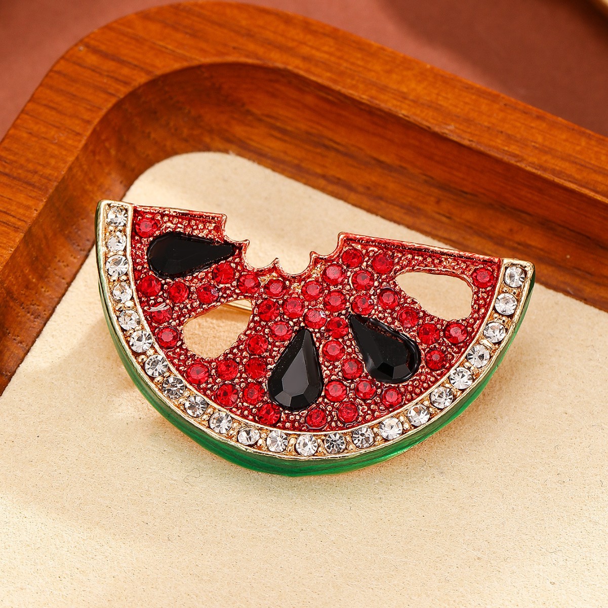 European And American Vintage Alloy Diamond-encrusted High-end Creative Niche Cute Fruit Brooches - Wholesale From_voghion.com