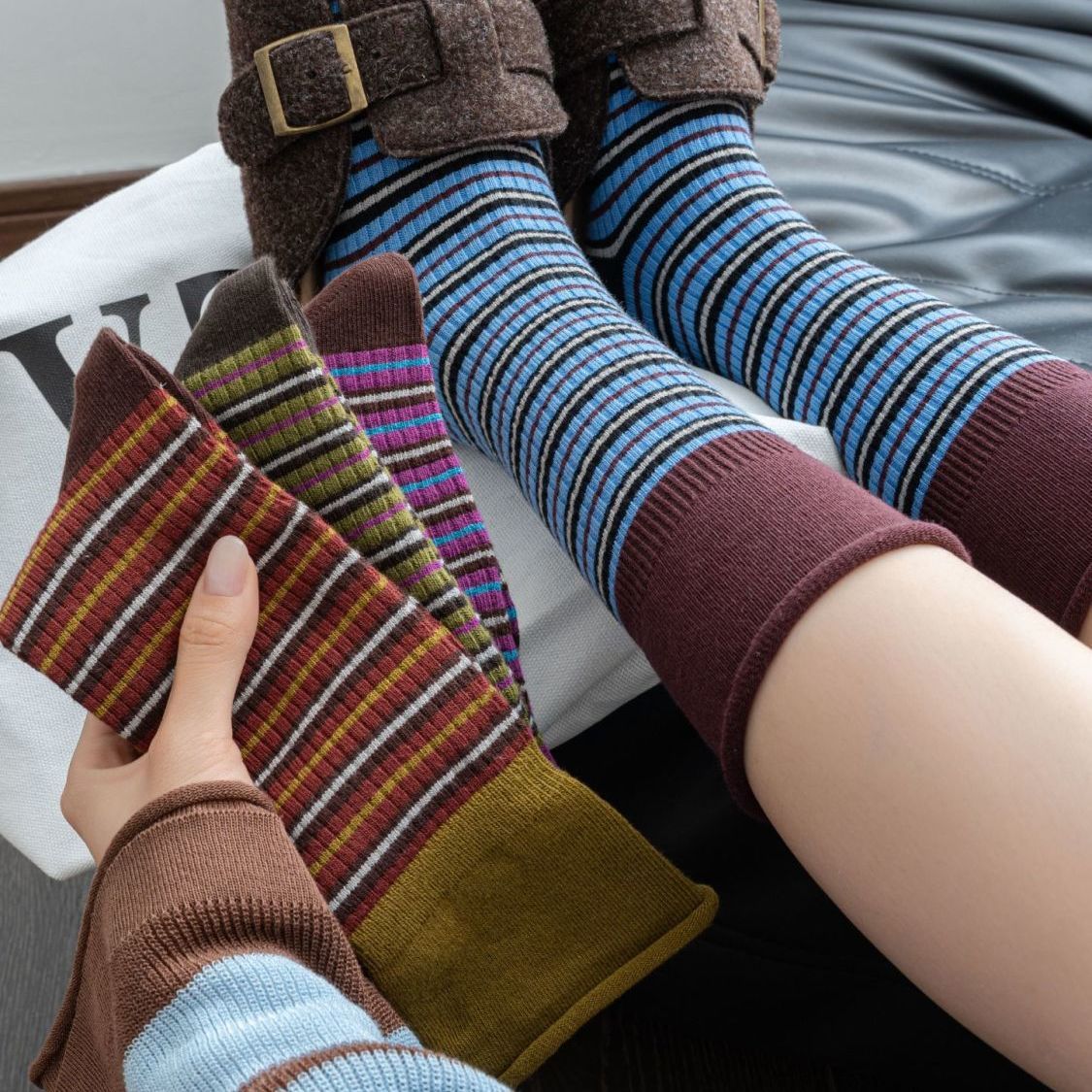 The color-blocked stripes have such an autumnal atmosphere! Stripe…