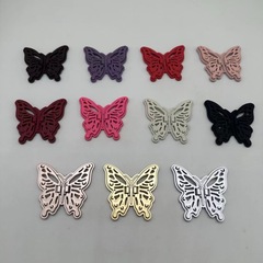 メーカーはアクセサリーの部品を供給しています。