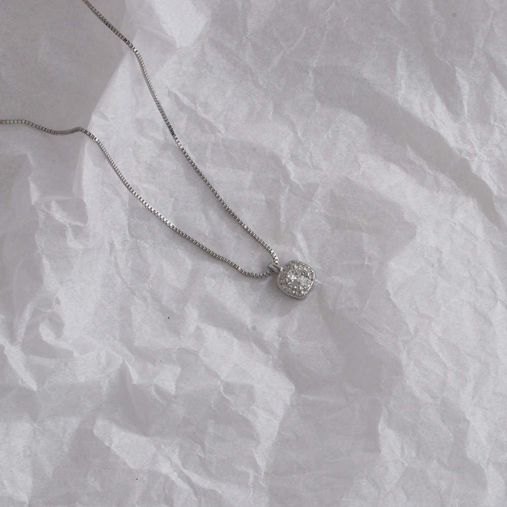 Runxin Small Sugar Cube Necklace for Women, Niche Light Luxury Zircon Clavicle Chain, Fashionable, Simple, Versatile, Full Diamond Square Pendant