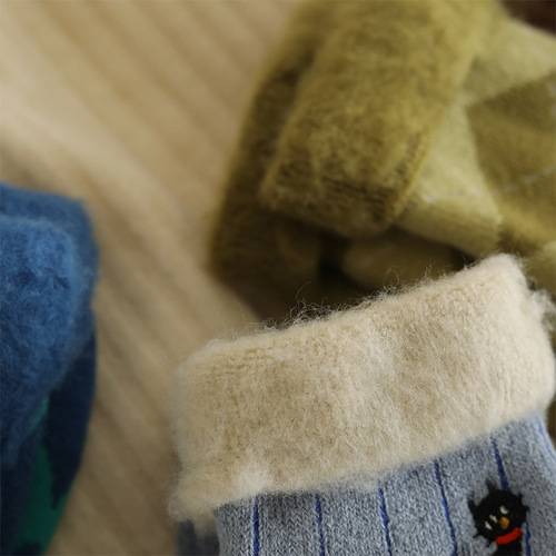 Velvet and thickened floor socks for women who are afraid of the cold, star people to keep warm, cute cartoon panda embroidered mid-calf sleep socks, snow socks