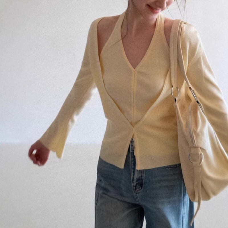 Eggk Halter Neck Patchwork Faux Two-Piece Long-Sleeve Knit Top, Spring and Summer Design, Stylish and Slim-Fitting, Gentle and Elegant Top Eggk Halter Neck Patchwork Faux Two-Piece Long-Sleeve Knit Top, Spring and Summer Design, Stylish and Slim-Fitting, Gentle and Elegant Top