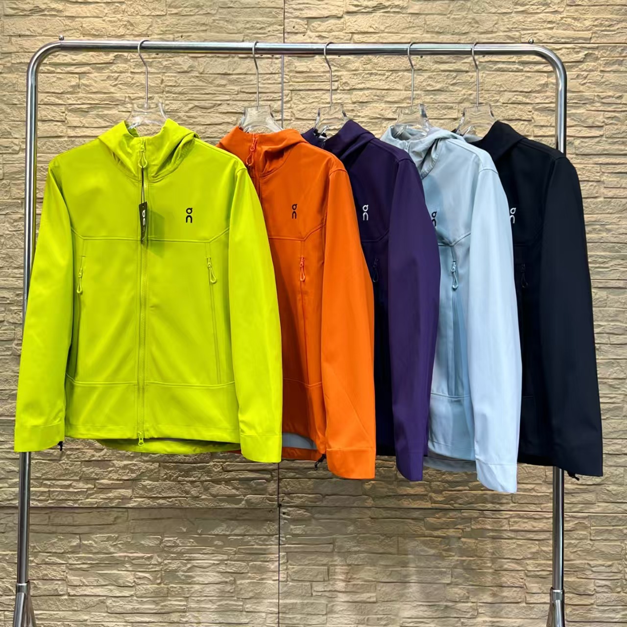 ON昂跑25ss秋季新款刺绣连帽夹克男女同款户外运动软壳冲锋衣外套