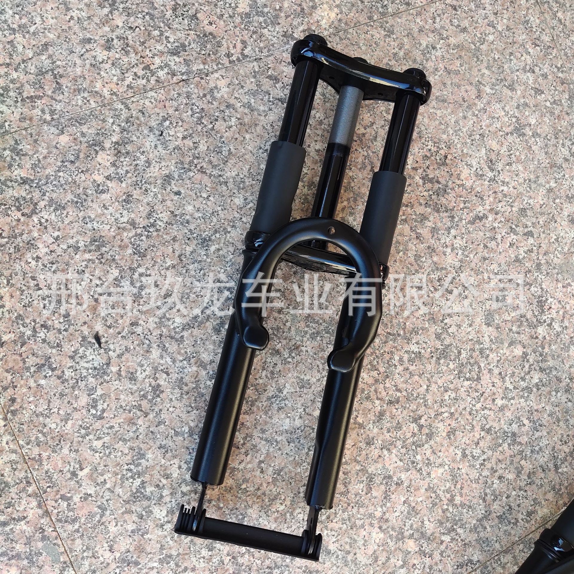 Bifurca delantera baja transfronteriza mayorista GT accesorios de bicicleta de montaña estudiantes auto-montaje al aire libre doble brazo disco reforma bifurca delantera