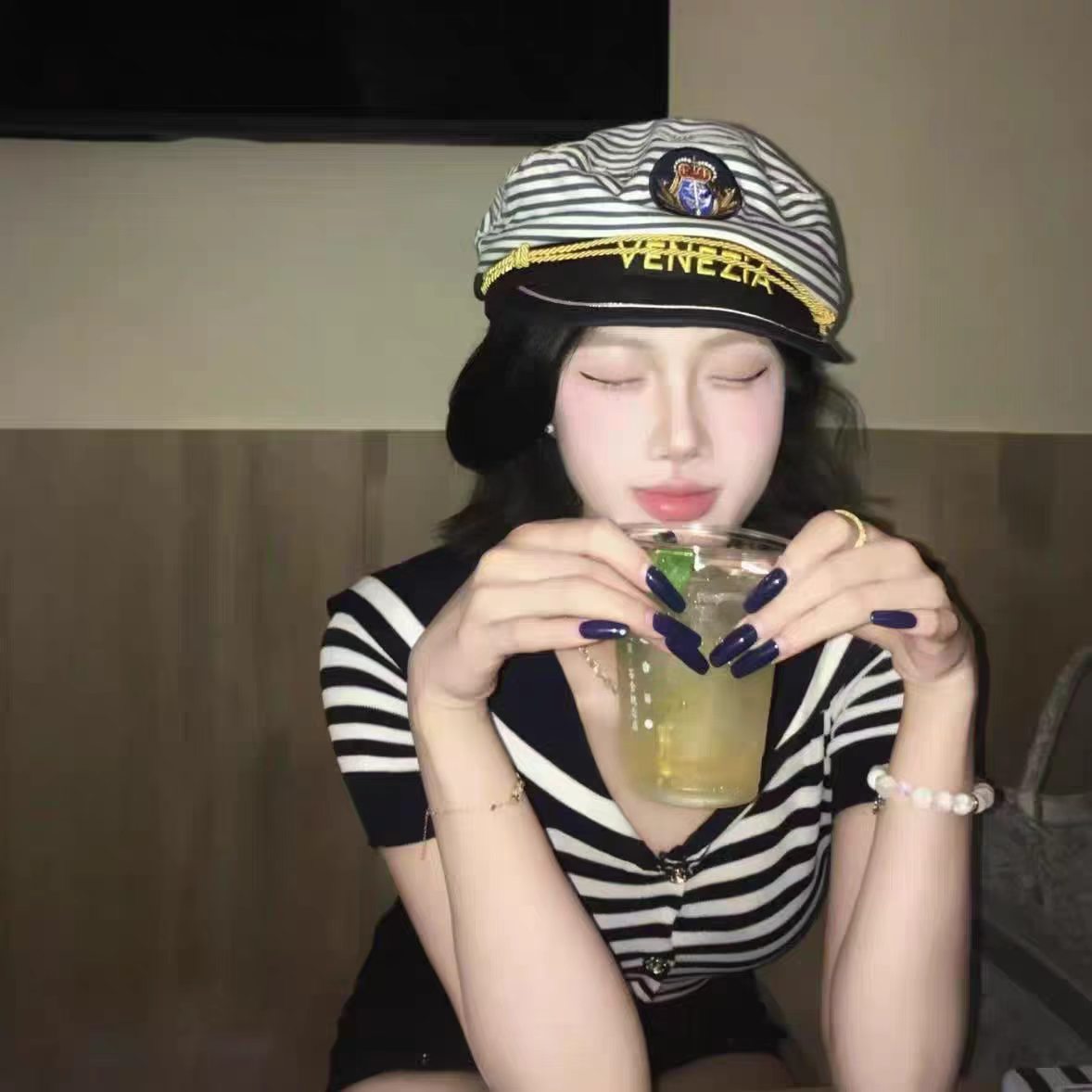 스트라이프 원형 로고 네이비 캡