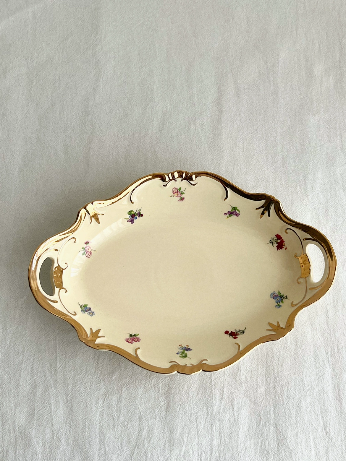 Luxury Pure Handmade Rice-Yellow Ceramic Plate with Gold Flower Trim, Double-Ear Handles, Heavyweight