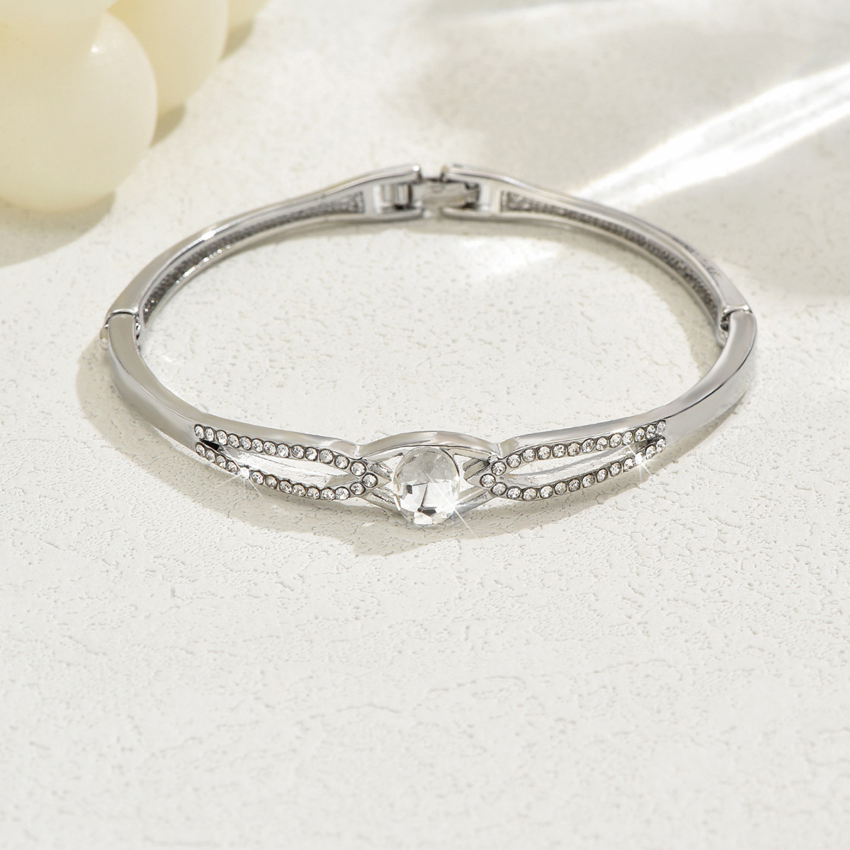 Pulseras de diamantes de arco superbrillo pulseras de estilo ligero de lujo pulseras de alta calidad temperamento joyas versátiles