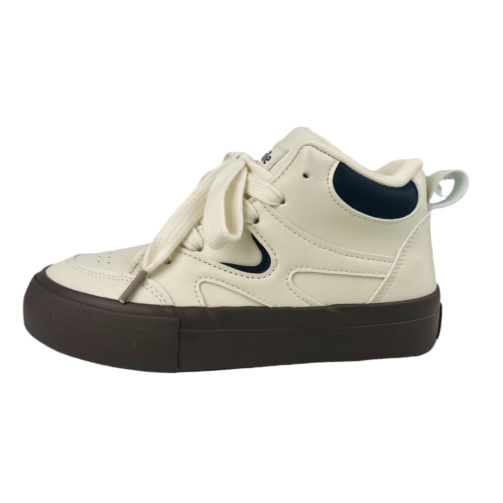 Los estudiantes de otoño e invierno de estilo coreano versátiles zapatos blancos de mujer 2023 zapatos de lona de cuero mid-top en línea zapatos casuales deportivos en vivo