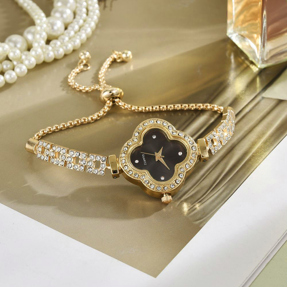 Reloj de pulsera de trébol de cuatro hojas para mujer con incrustaciones de diamantes, lujo ligero, nicho, temperamento de moda de alta gama, exquisito nuevo estilo, pulsera para mujer, reloj para mujer