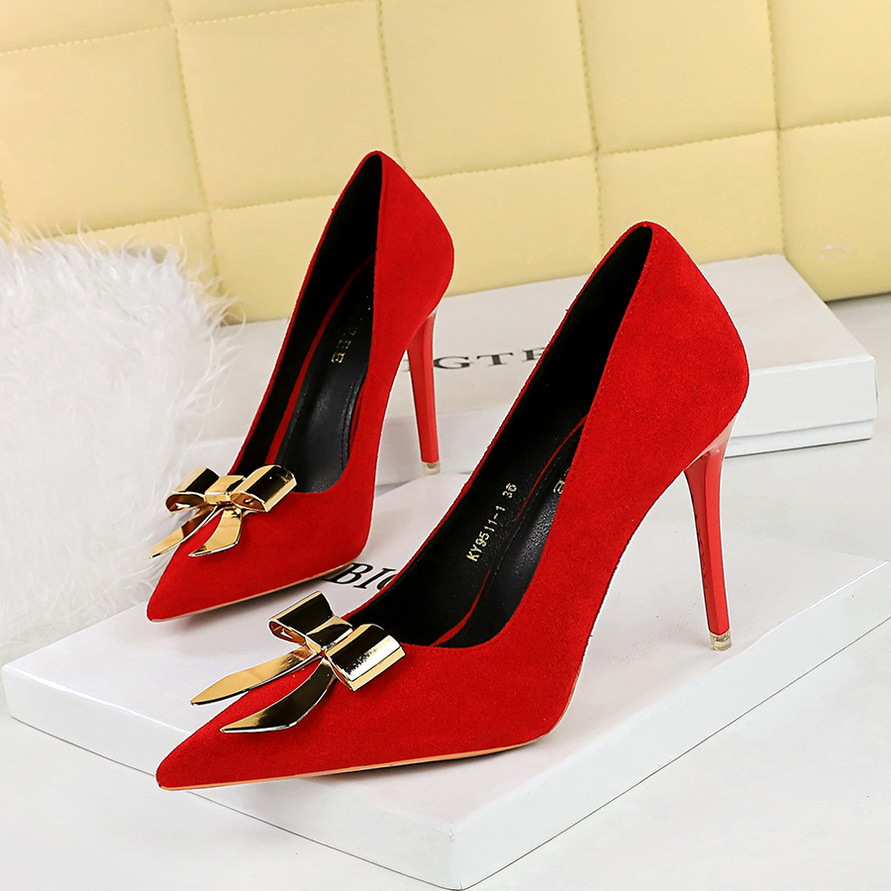 Pointed Suede Stiletto Heels With Bow And Metal Buckle Detail_voghion.com