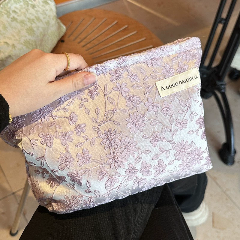 Capacious cosmetic bag, three‑dimensional travel organizer with zipper, stylish printed patterns