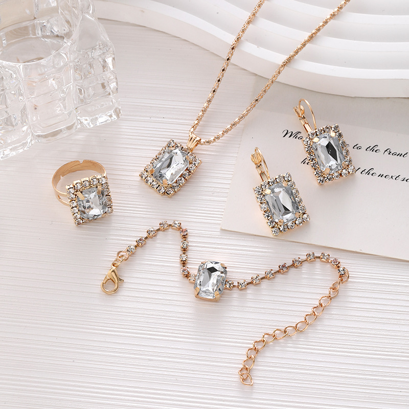 Joyería transfronteriza de diamantes de imitación para mujer, collar, anillo, pulsera y pendientes geométricos de diamantes a la moda, conjunto de 4 piezas._voghion.com