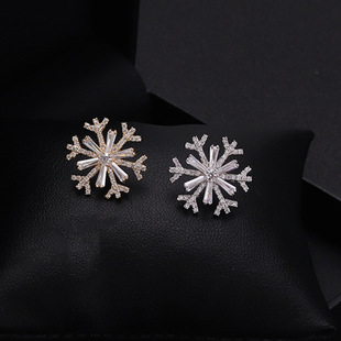 Cyber Celebrant All-match Snowflake Diamond-encrusted Small Brooch Cardigan Accessories Collar Pin Buckle Anti-light Neckline Fixed Clothes