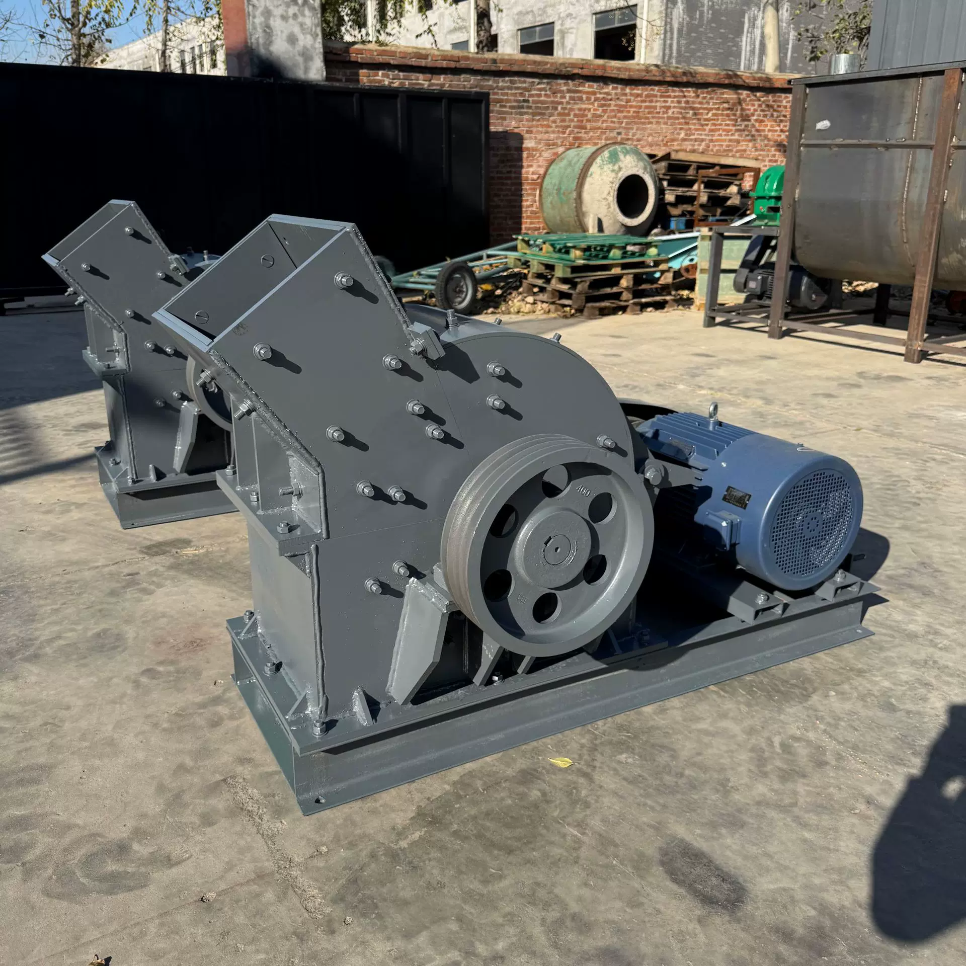 碎石机械设备厂家直供矿岩打砂机锤式破碎机小型建筑垃圾粉碎机