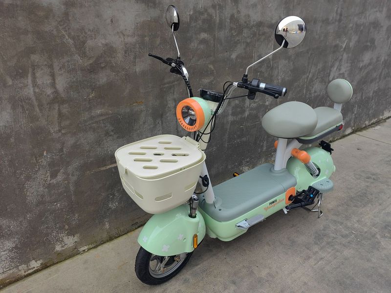 日常通勤車の電動自転車の成人通勤電気自動車は軽くて長いです。|undefined