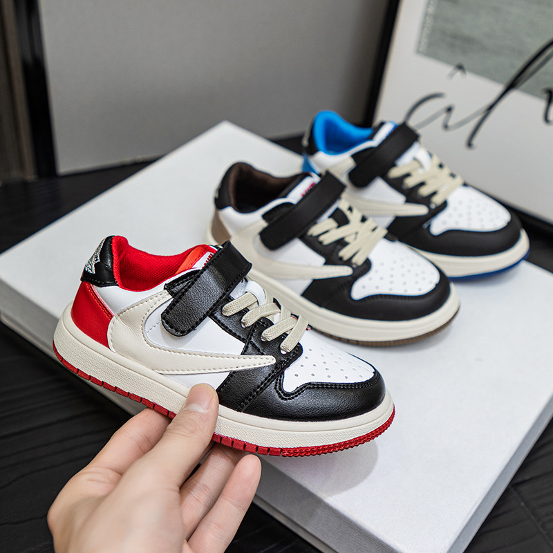 Children's demi-season sneakers