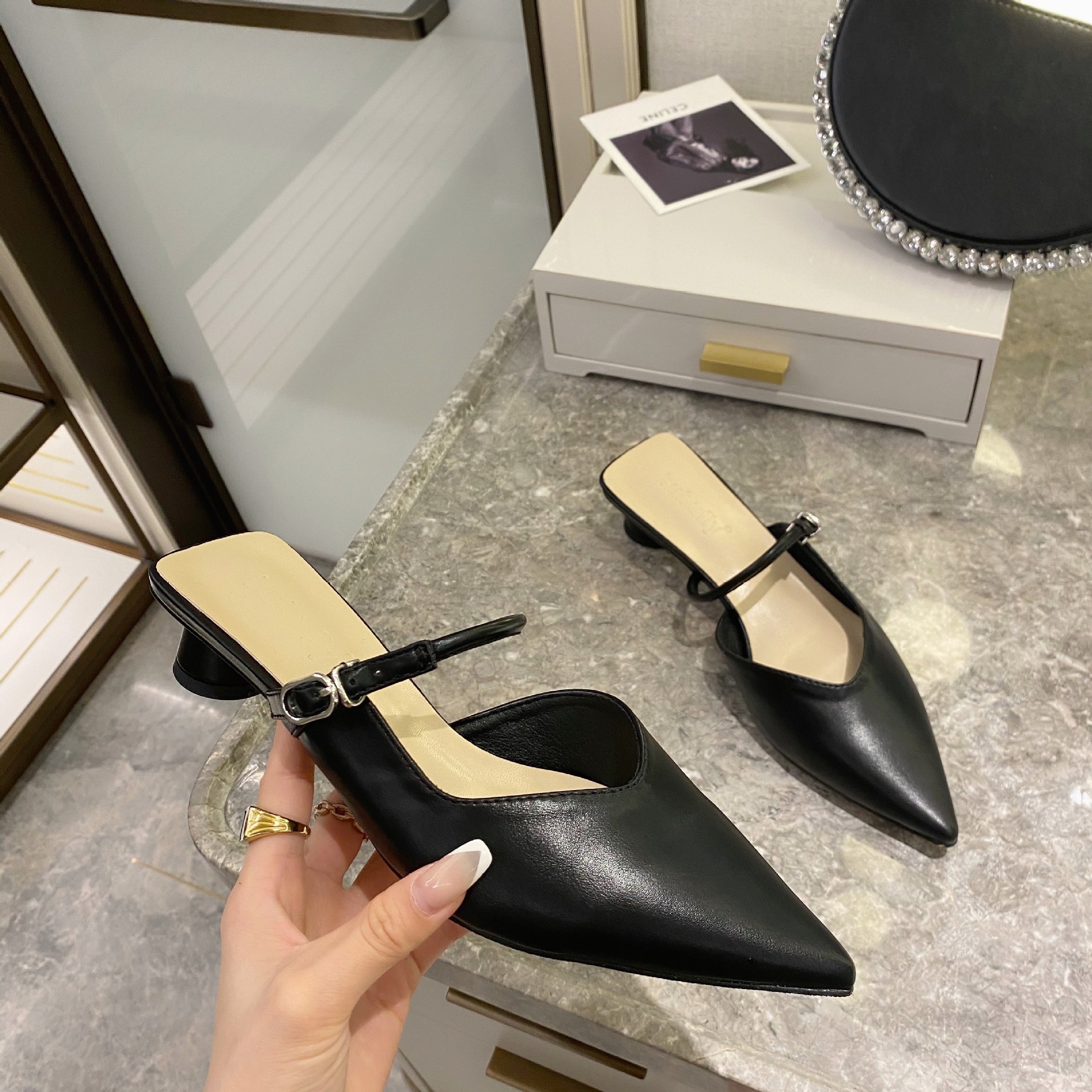 pointed toe one-word buckle soft leather slippers NSHU44061