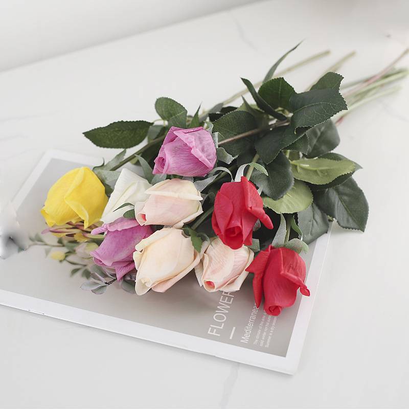 Bouquet Artificial de Capullo de Rosa Hidratante, de Alta Gama, Planta Verde de una Sola Rama, Arreglo Floral Artificial, Decoración para el Hogar con Sensación Húmeda para la Sala de Estar