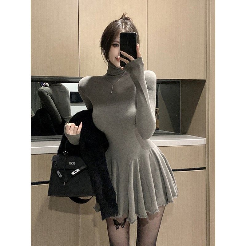 纯欲辣妹高领百搭长袖连衣裙女秋冬新款收腰蓬蓬裙显瘦打底裙短裙