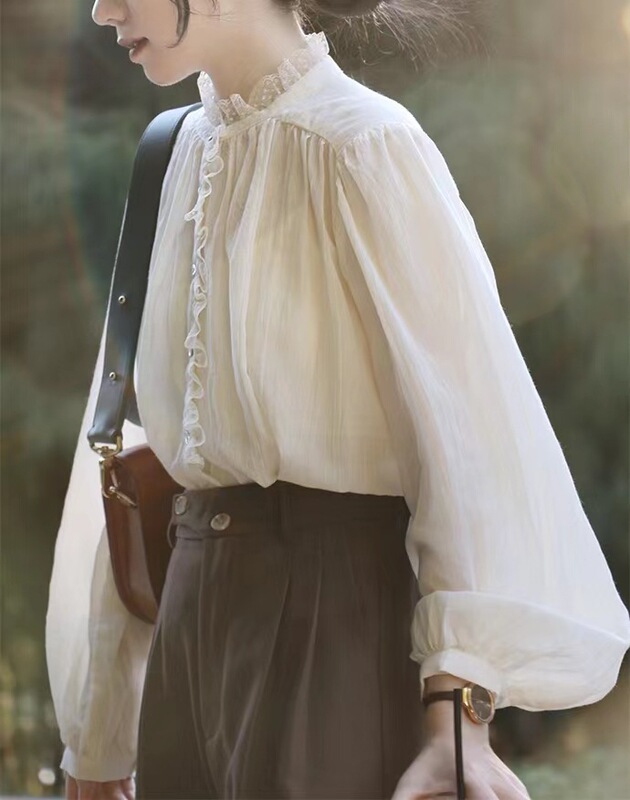 French-Style Vintage Gentle Layered Shirt for Women with Lace Trim Collar, Lightweight Lantern Sleeves, Autumn Sheer Fabric in Apricot/Black, Loose Fit