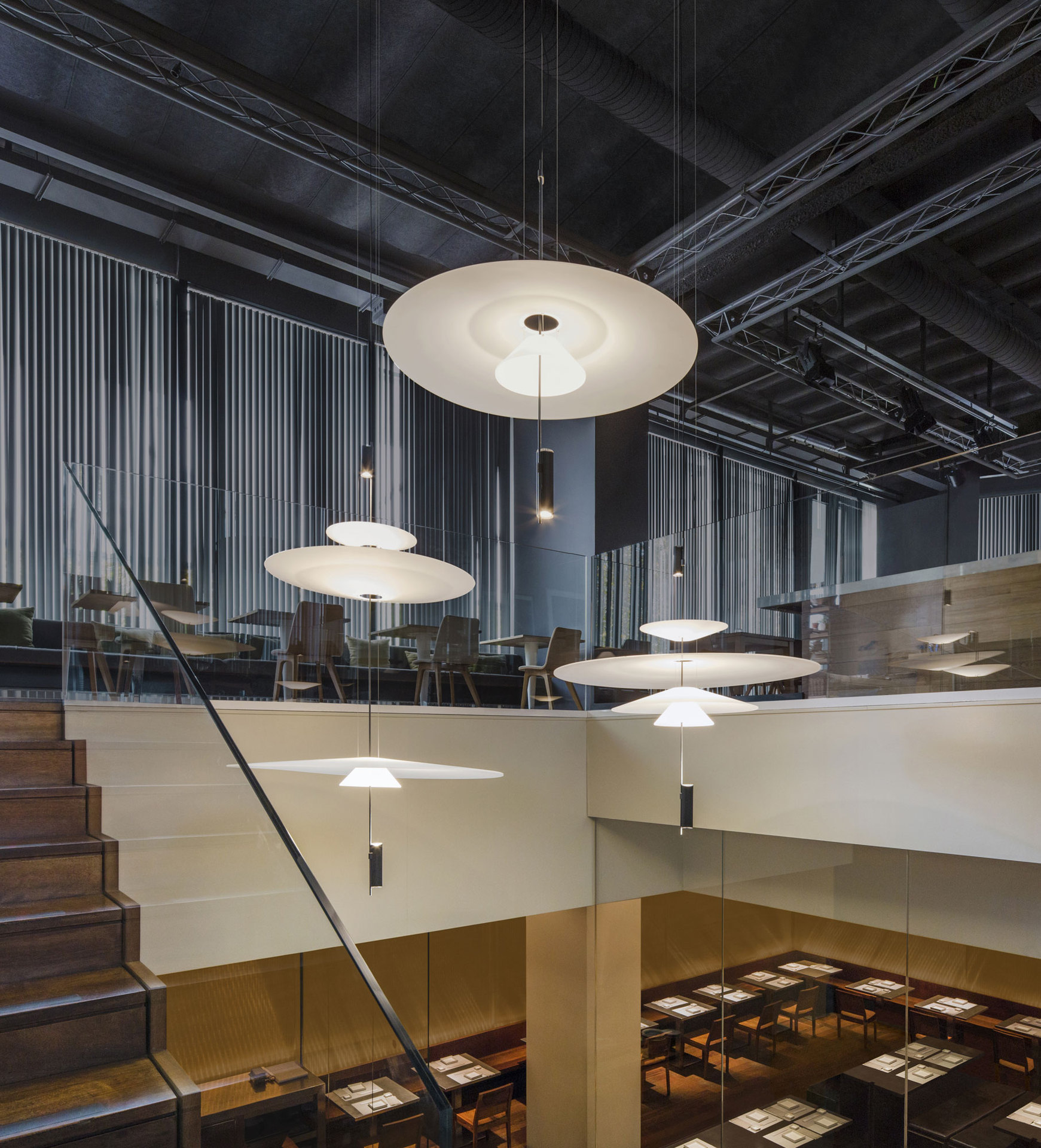 现代简约餐厅吊灯创意个性飞碟装饰设计师书房卧室饭厅餐桌吧台灯-阿里巴巴