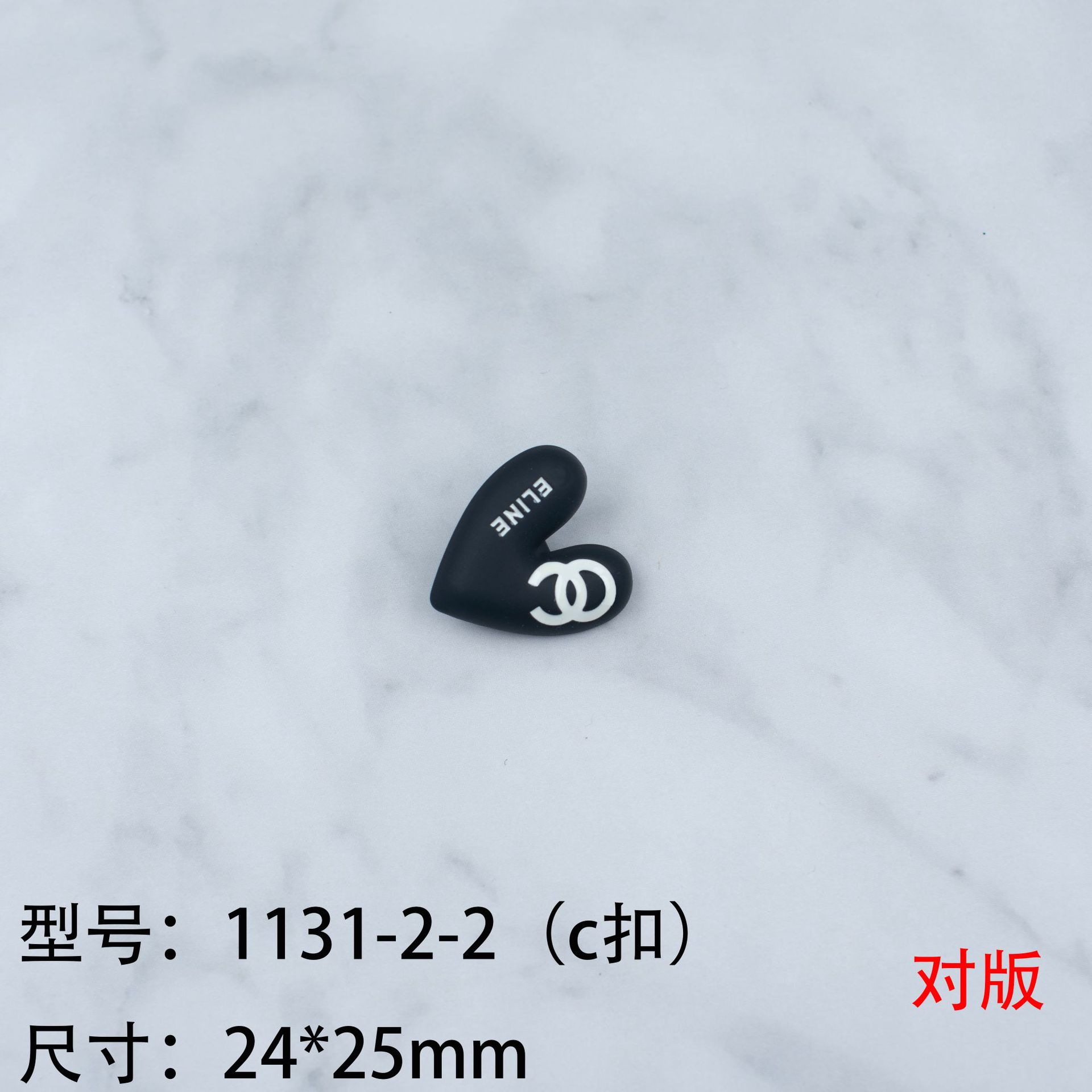 卸売りの軽豪華な貴族の小香風は漆の双cの小さいドリルのcボタンの髪飾りの紐の合金のアクセサリーの部品を焼きます。