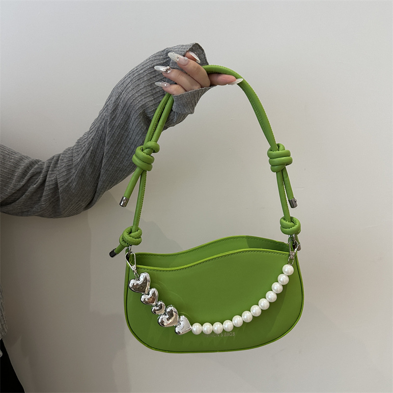 Tendencia de este año 2024 nueva tendencia de perla de viaje de hombro simple moda europea y americana bolso de mano para mujeres