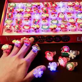厂家直销圣诞节发光戒指LED手指灯闪光拍拍手环项链胸针儿童礼品