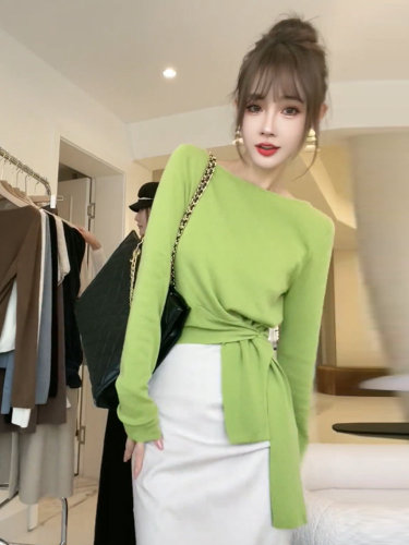 Korean-style minimalist, chic, lace-up casual ribbed shirt for women—irregular hemline, trendy and figure-flattering for spring and autumn