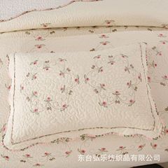 新しいベッドの蓋の刺繍のキルティングは3つのセットのフランス式の機械で砕花の清新なファッションの寝室の寝具をつづり合わせます。