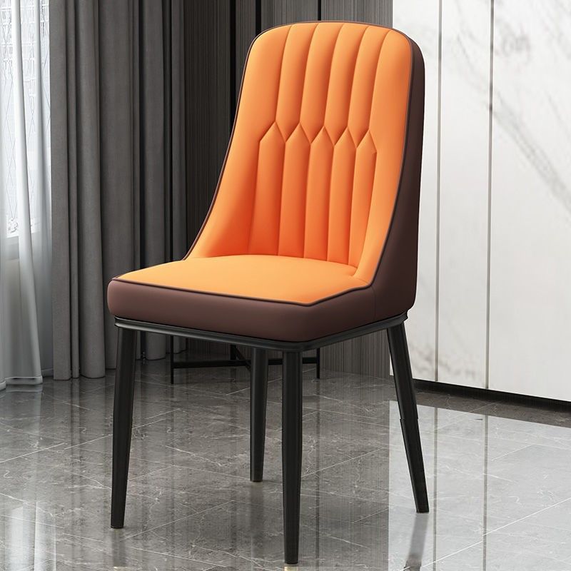 Naranja - marrón - patas negras