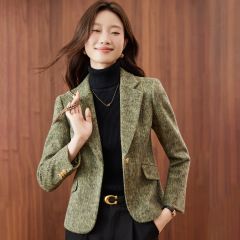 绿色短款西装外套女冬季2025新款小个子高级感气质加厚羊毛呢西服