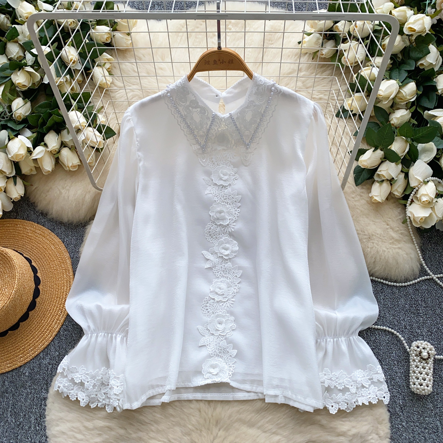 Camicetta donna stile francese in pizzo con perle e dettagli mesh_voghion.com