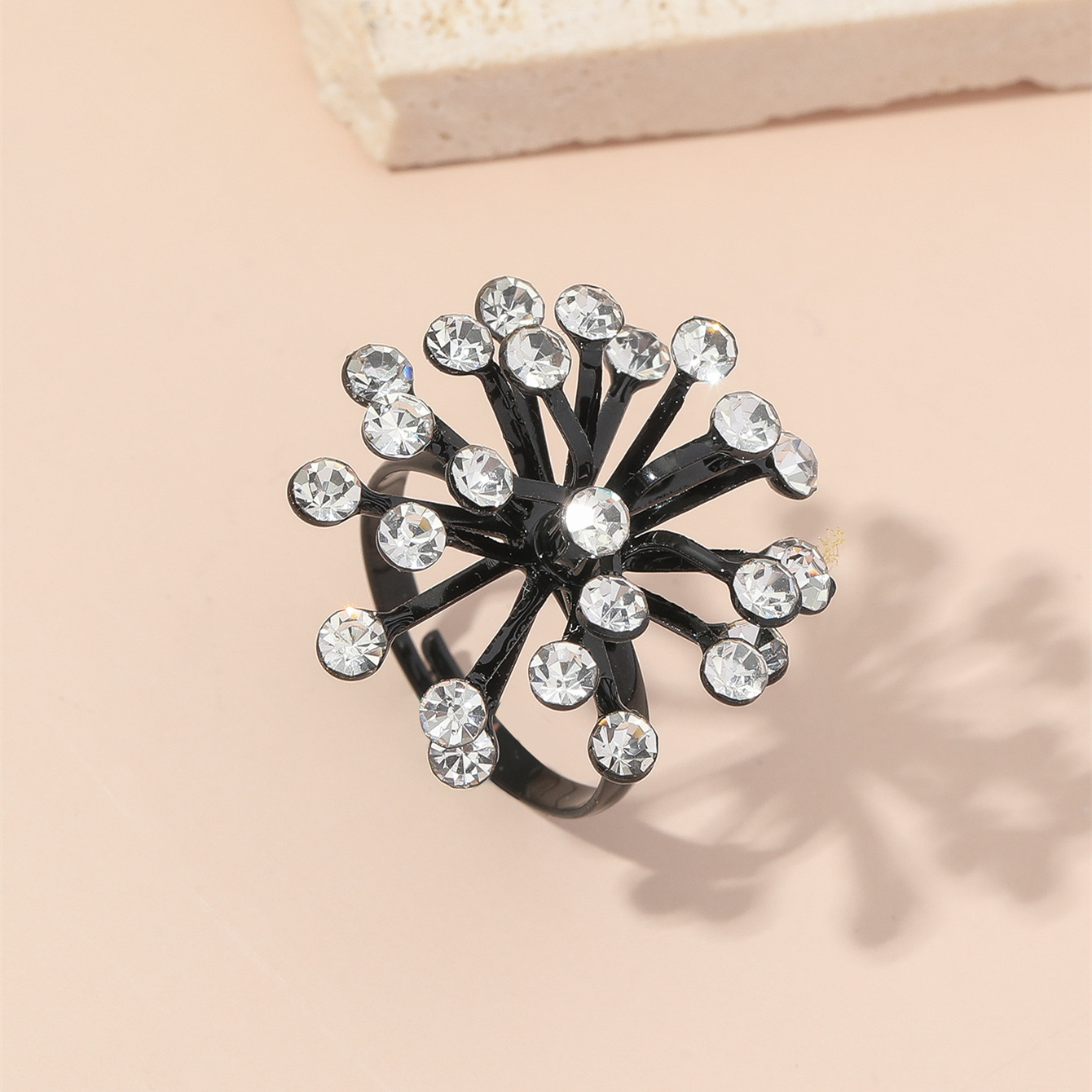 Mode Créative Rétro Exagérée Nouvelle Bague En Alliage Réglable Diamant Pistil Fleur Simple display picture 2