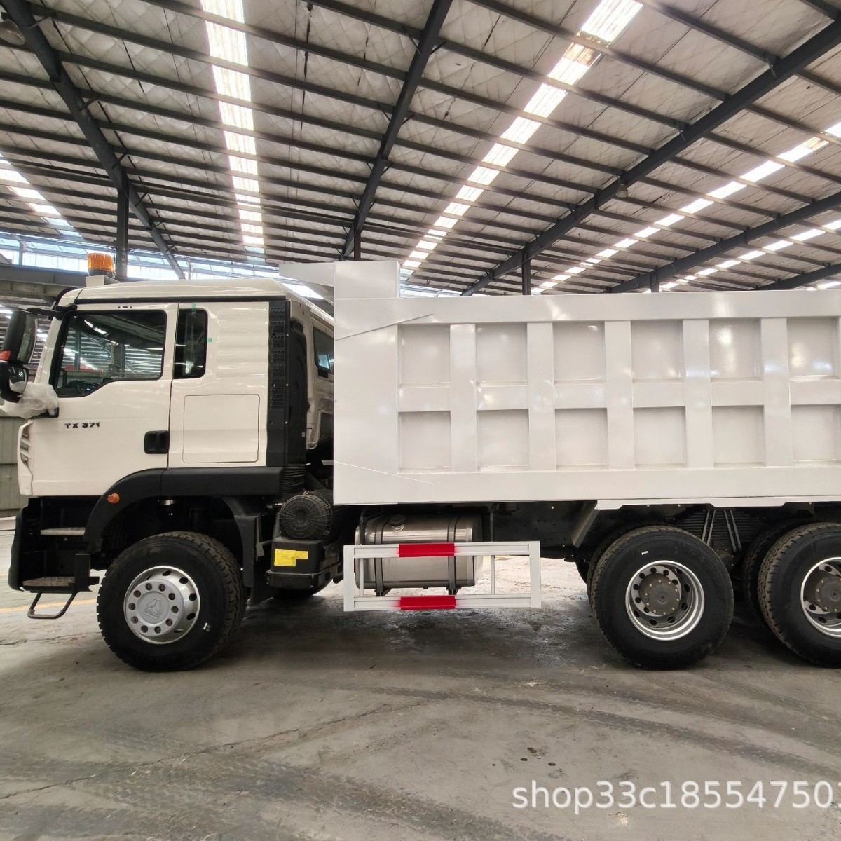 Foreign trade export heavy-duty truck HOWOTX6X4 dump truck with 371 horsepower for transporting soil and debris