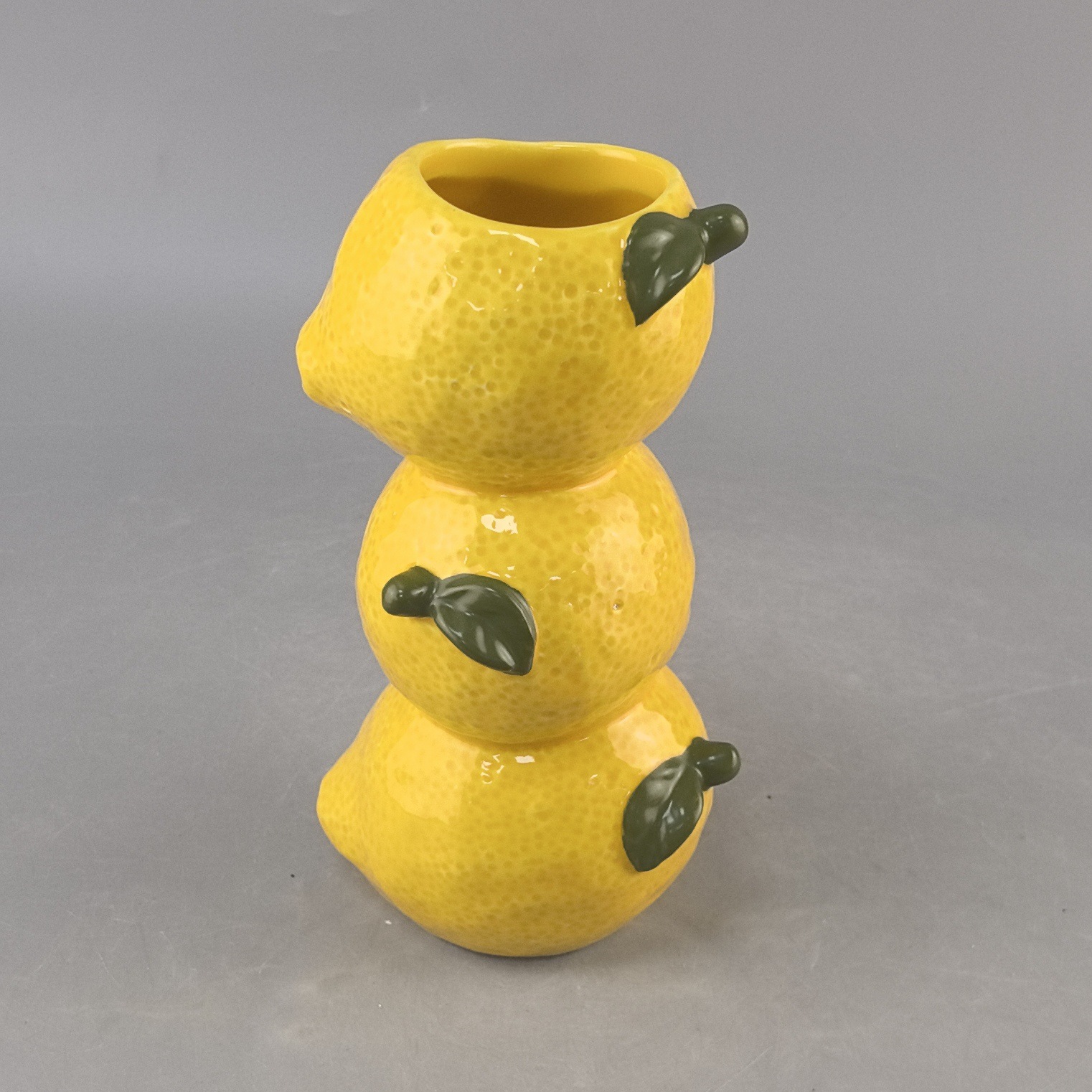 Nuevas frutas creativas limón fresas tres vasos de cerámica pequeños arreglos de flores frescas decoración de escritorio simple para el hogar