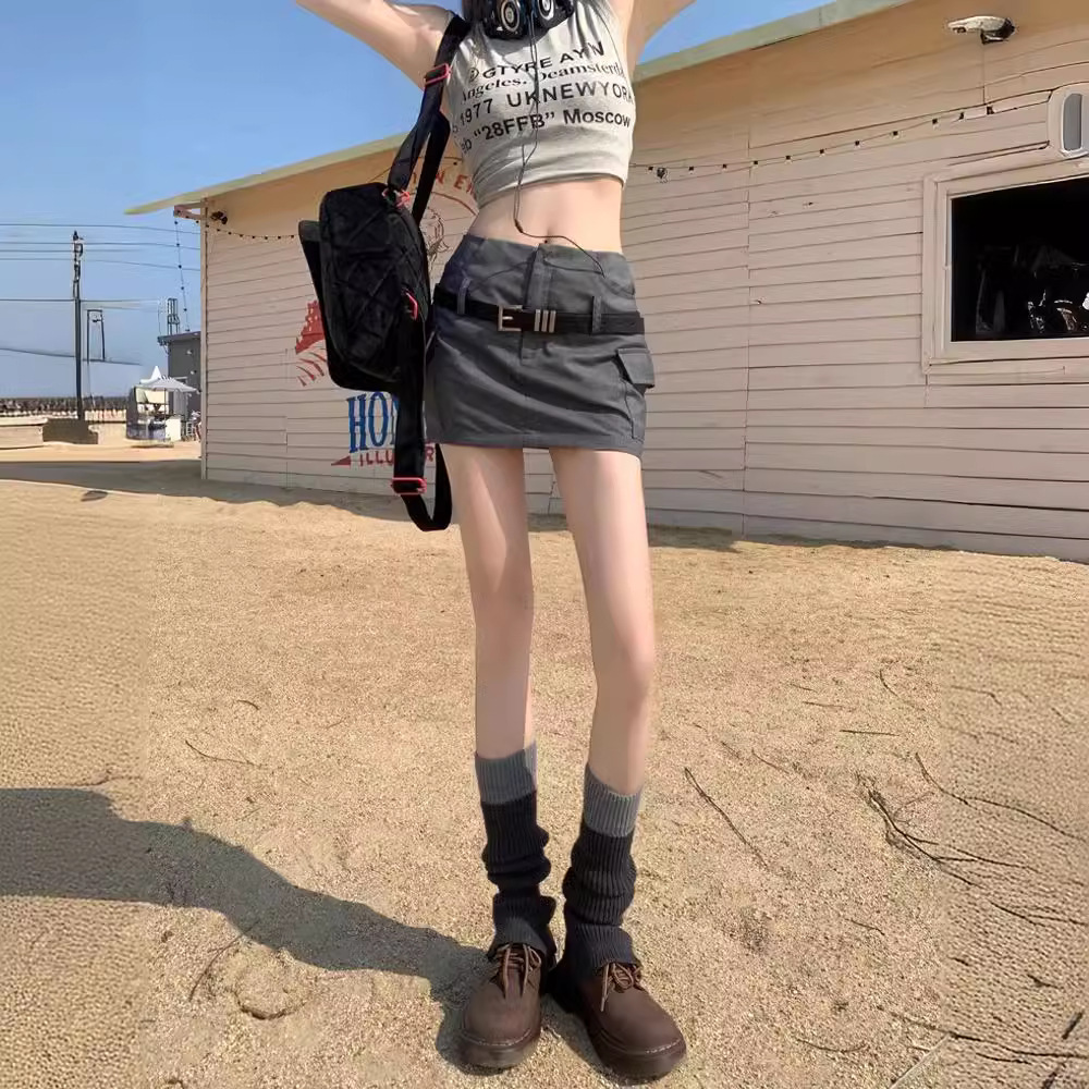 灰色半身裙女2026秋冬季设计感小众辣妹包臀高腰显瘦西装短裙子