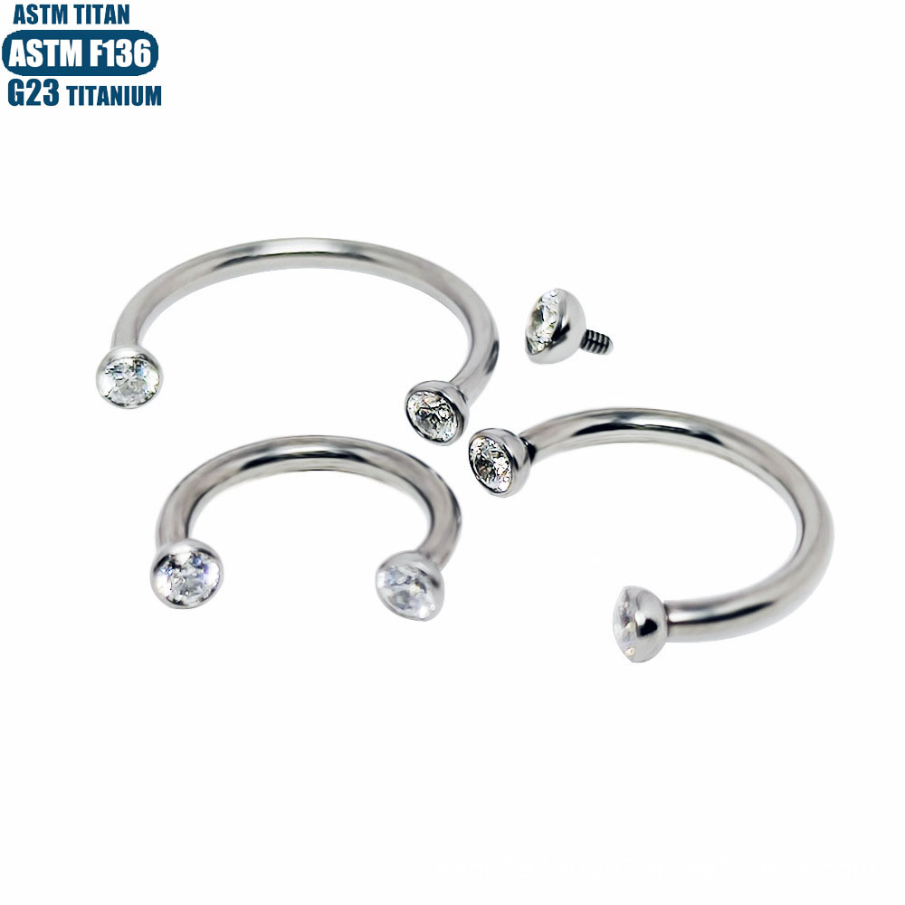 16G labret stud size and finish detail